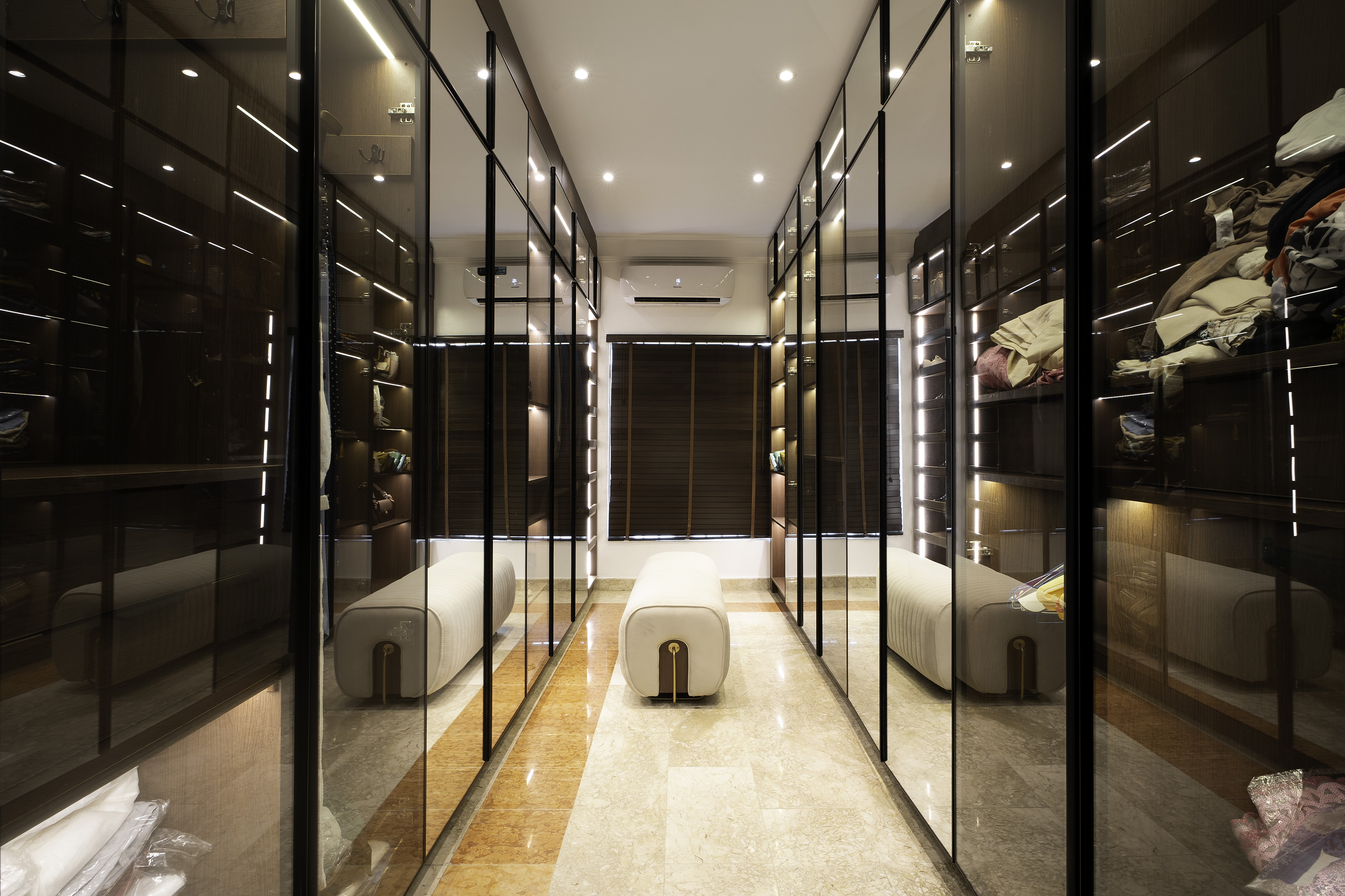 Premium Dressing Room Walk-In Showcase
