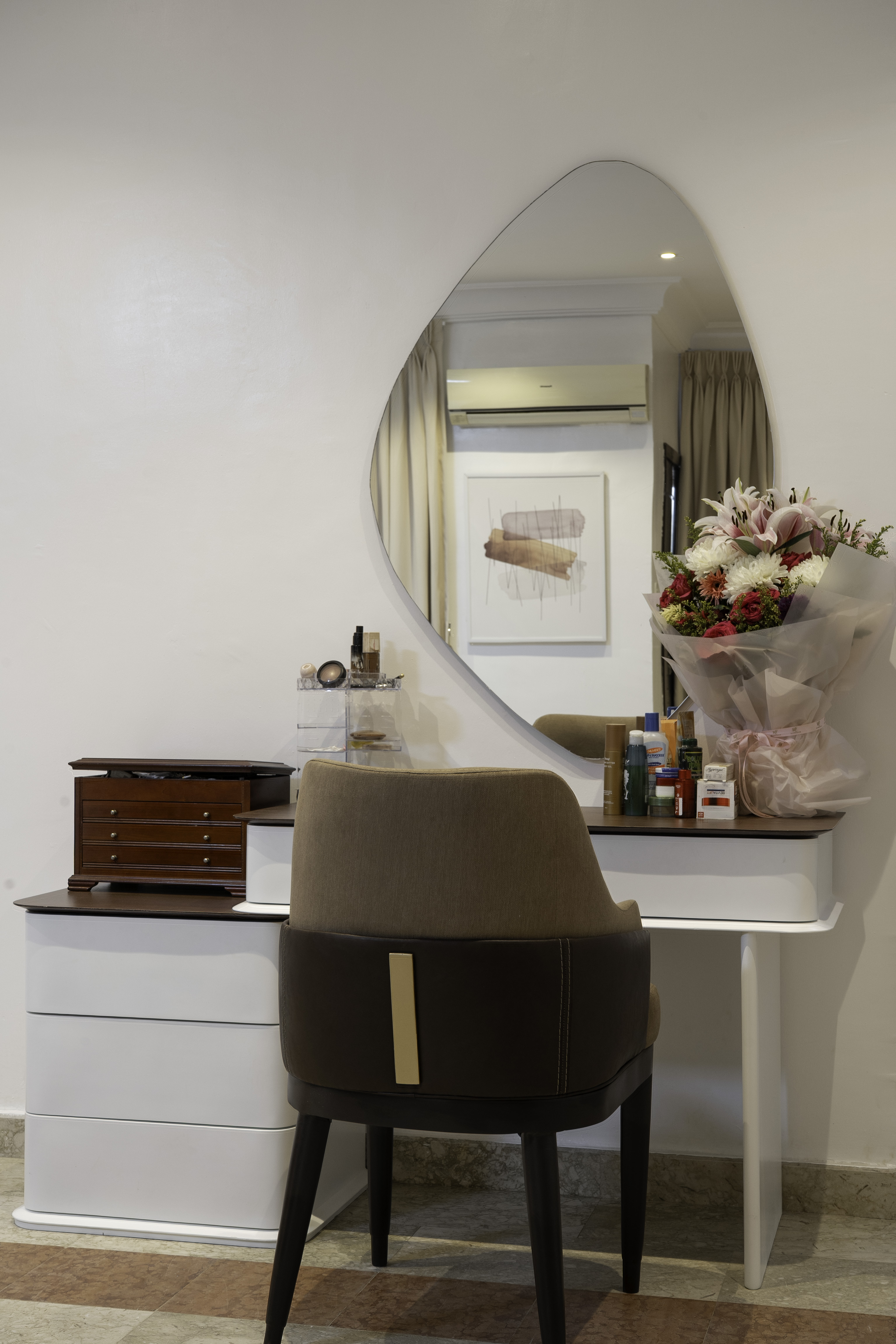 Premium Dressing Mirror Vanity Space